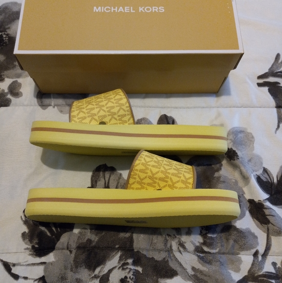 Michael Kors MK Platform Slide Sandals - Picture 3 of 12